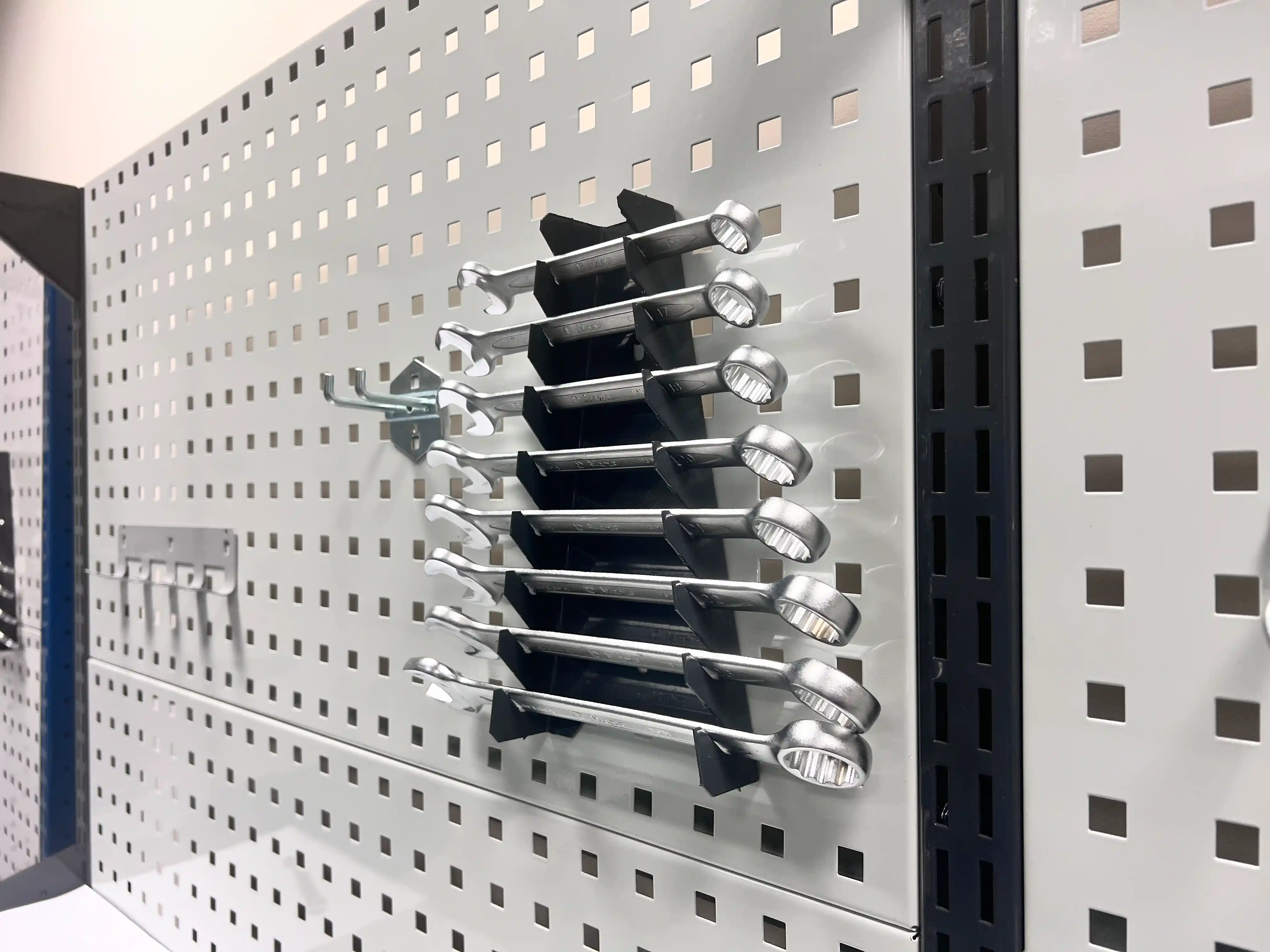 CTR 1432.S3L3.4 Верстак слесарный 1055x1393x743 мм