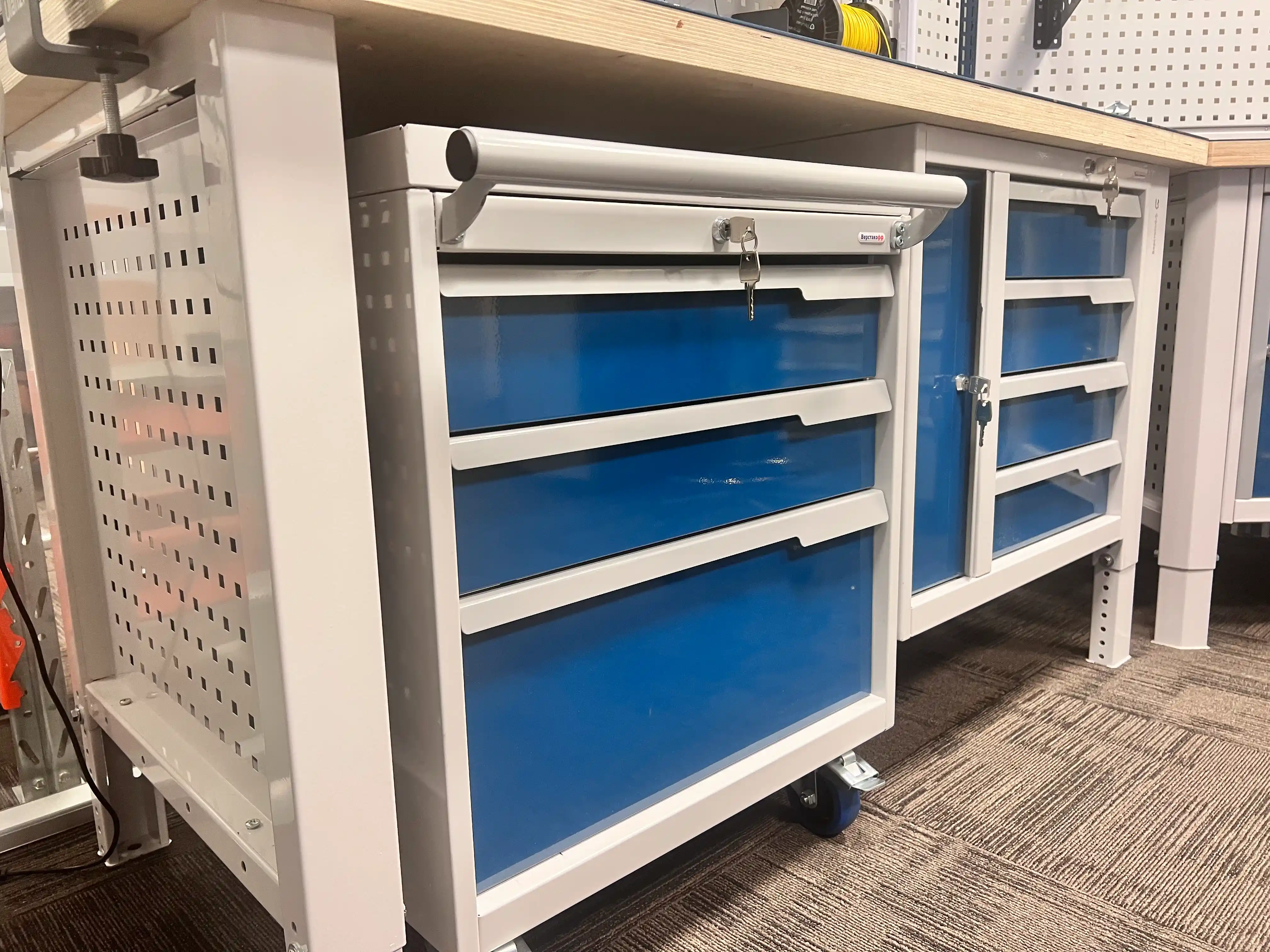 CTR 1432.S3L3.4 Верстак слесарный 1055x1393x743 мм